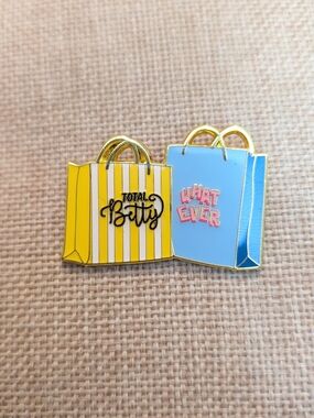 Loungefly Clueless Pin shopping bags
